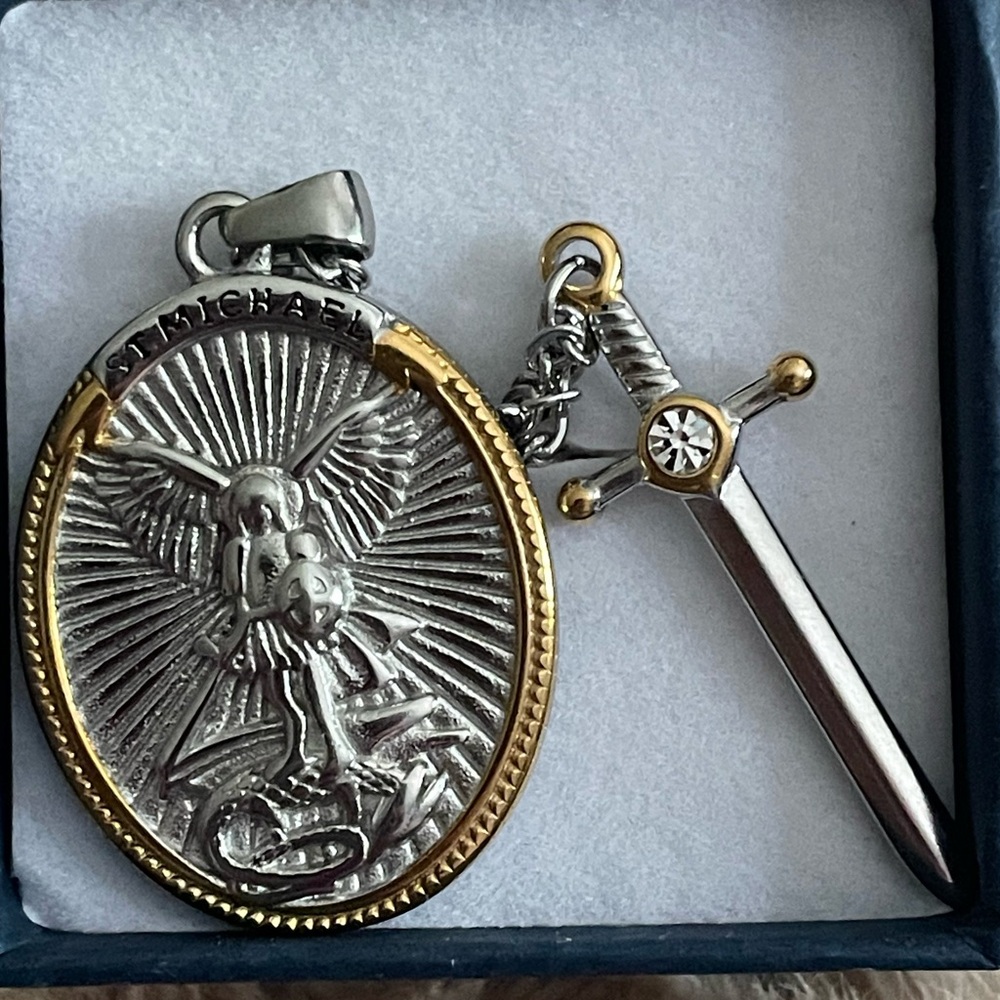 NEW Saint St. Michael Pendant Archangel Pendant Necklace Sword Cross Medal - Picture 5 of 10